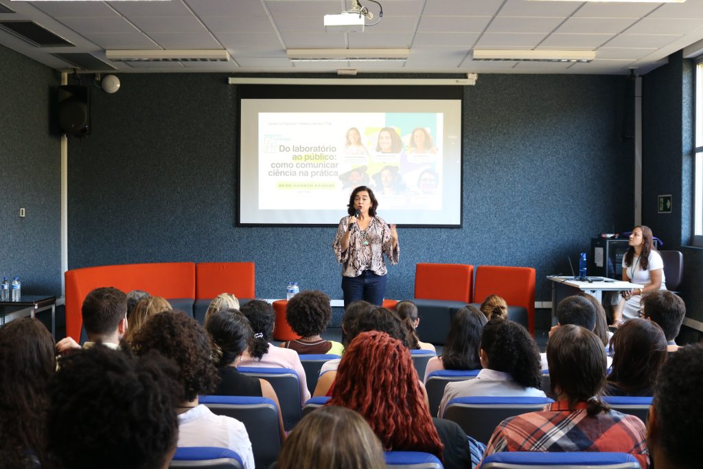 Léa Medeiros no Sexta No Parque no BH-TEC 