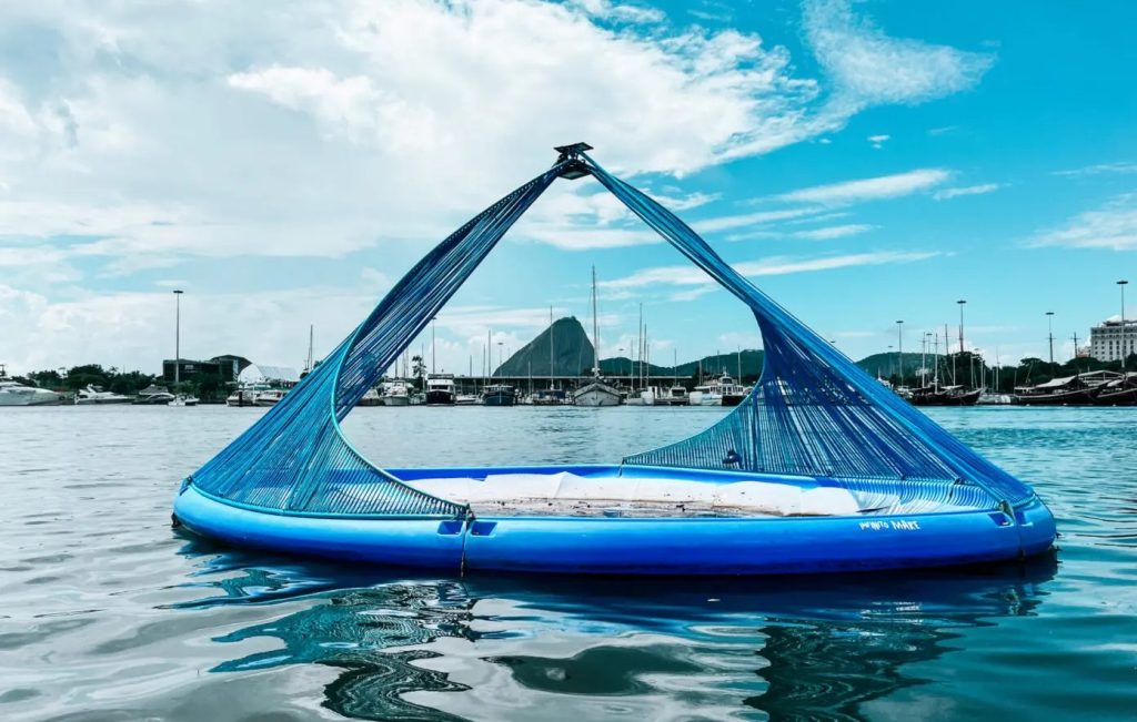 Caravela da infinito mare na água