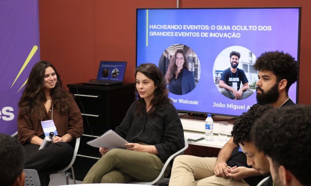 Djenifer Walczak, Ana Canhestro e João Miguel Abreu em evento do Conexões
