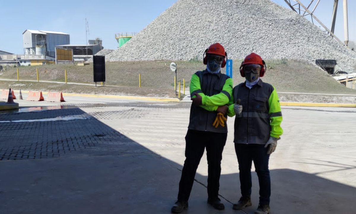 Paulo Lopes, co-fundador da Beyond Mining em visita à mina.