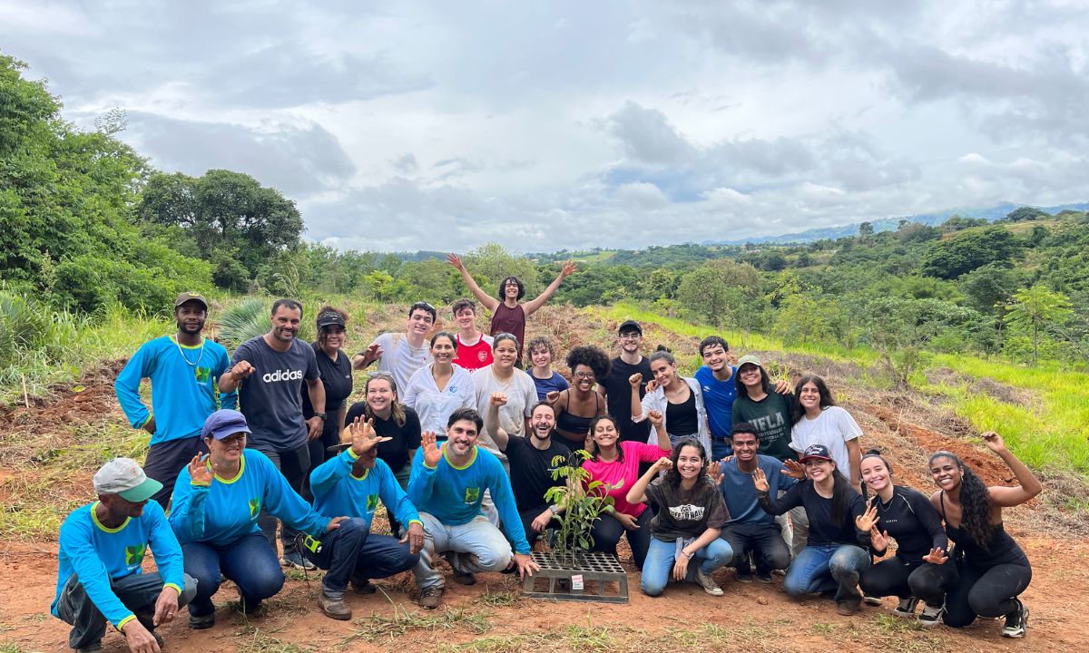 Equipe da Abundance posa para foto