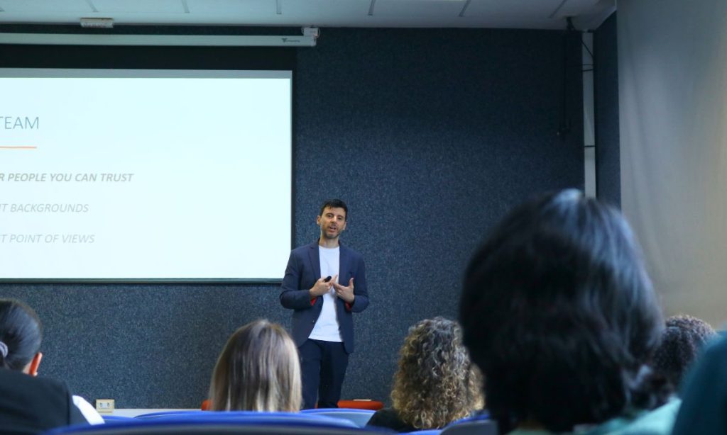 Aurelio Serrao dá palestra no auditório do BH-TEC