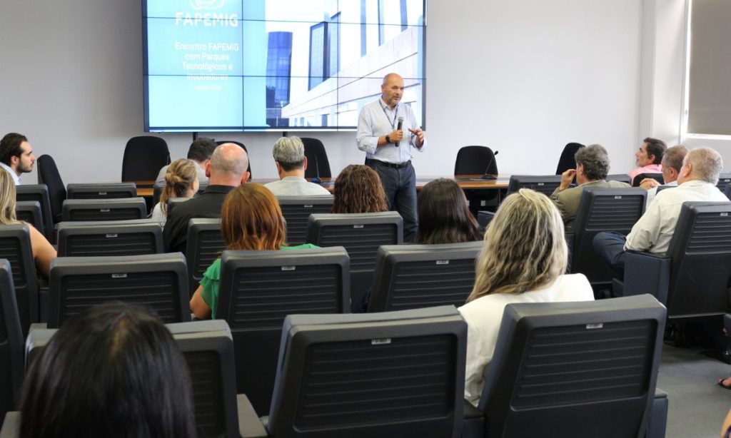 Carlos Arruda fala durante encontro na Fapemig