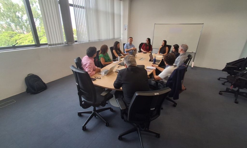 Reunião durante encontro na Fapemig para construir iniciativa para ambientes de inovação