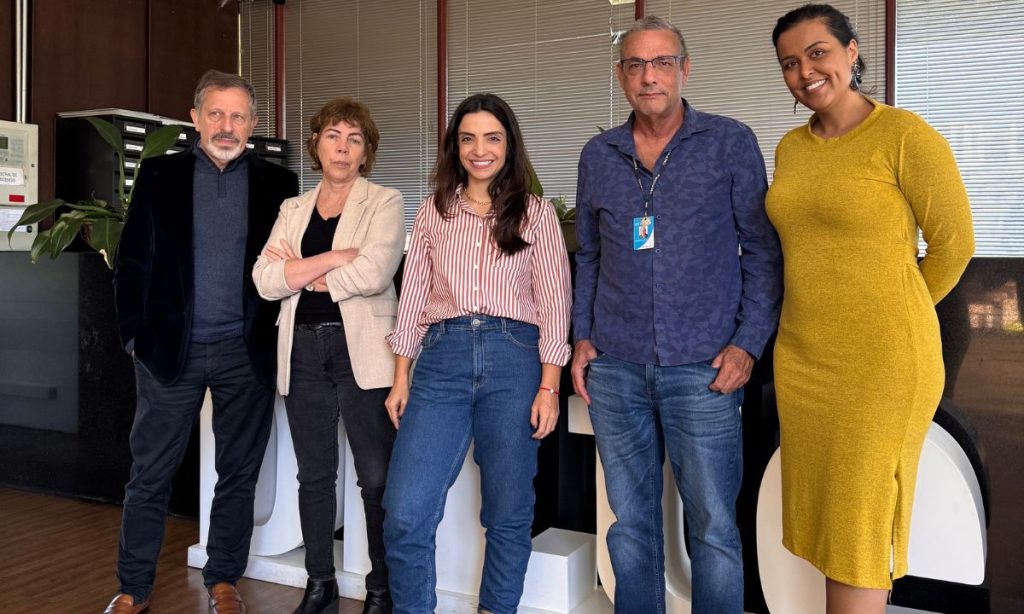 Marcela Tropia, vereadora de BH, visita o BH-TEC e posa para foto no Parque 