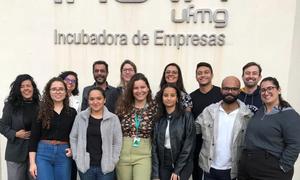 Participantes do InovaLab ciclo 2 posam para foto