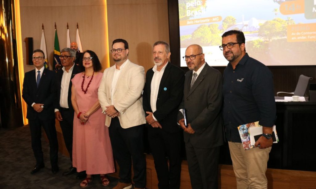 Representantes posam para foto no Finep Day