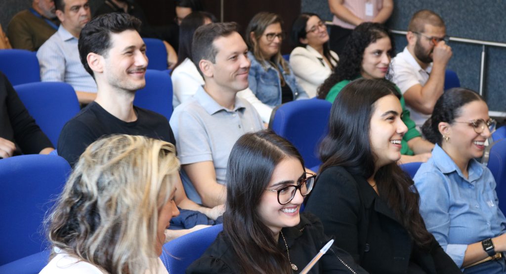 Pessoas no auditório do BH-TEC