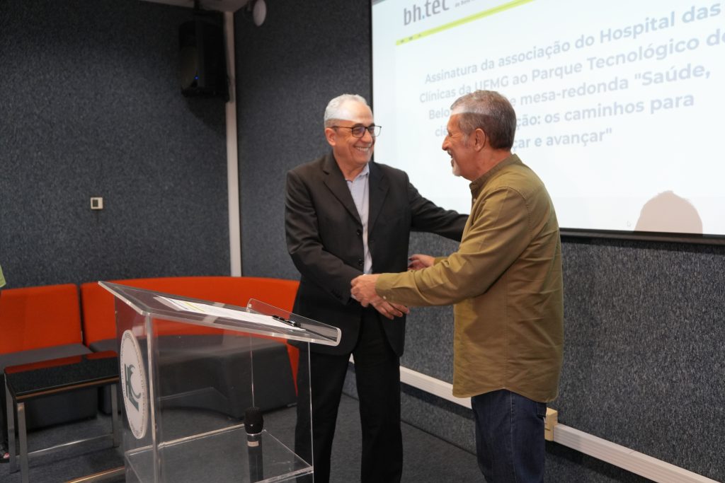 Assinatura de parceria BH-TEC e HC