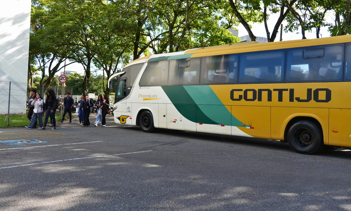 Gontijo leva estudantes à visita técnica