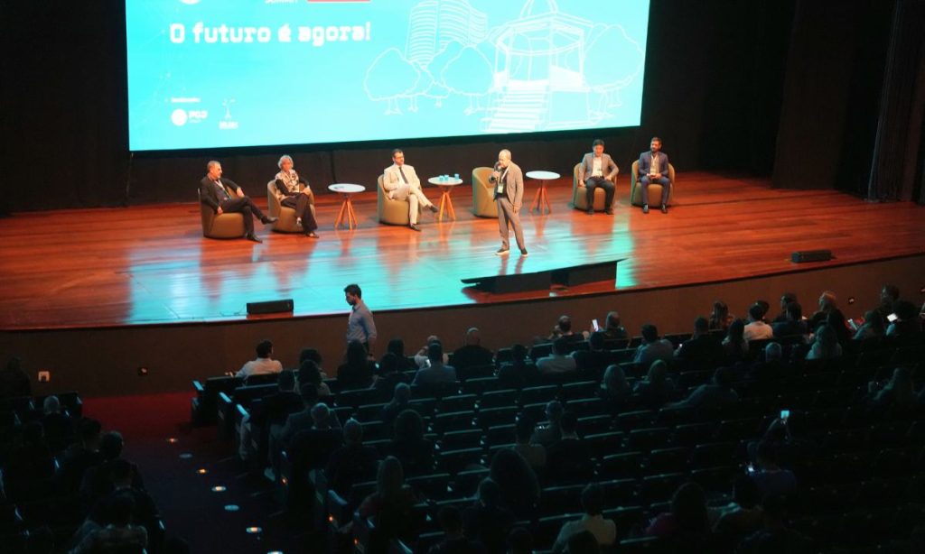 Imagem aérea do evento de abertura do Minas Summit 2026