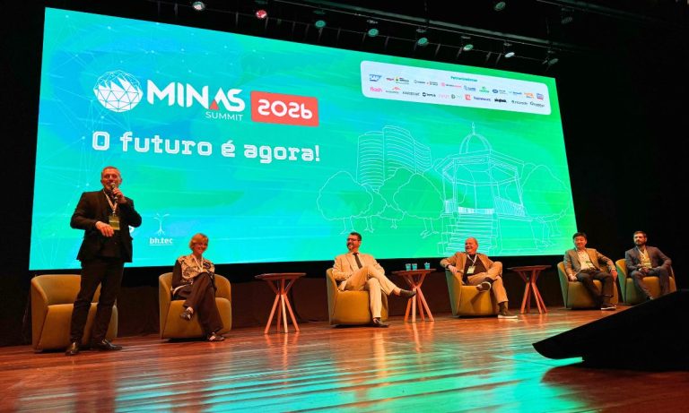 Marco Crocco fala durante abertura do Minas Summit 2026