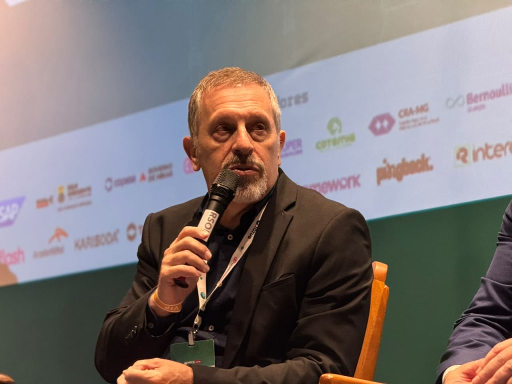 Marco Crocco, presidente do BH-TEC, falando em auditório do Minas Centro durante o painel "Deep Techs" do Minas Summit