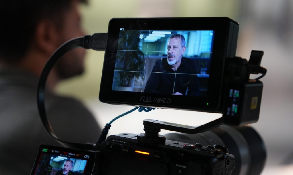 Marco Crocco sendo entrevistado pela Globo Minas