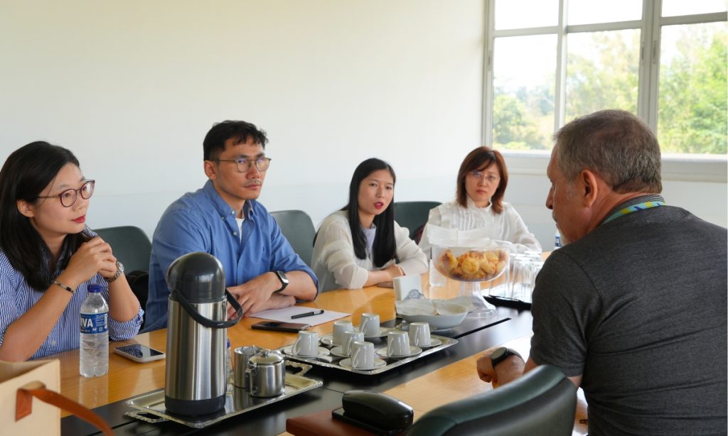 Comitiva chinesa da Hust University e Marco Crocco