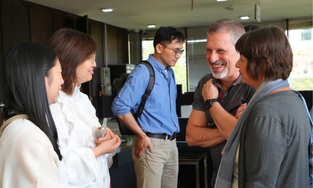 Marco Crocco e comitiva chinesa da Hust University no BH-TEC