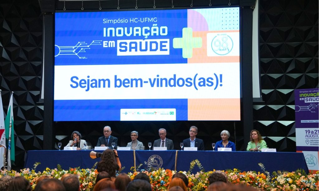 Mesa de abertura do Simpósio HC-UFMG