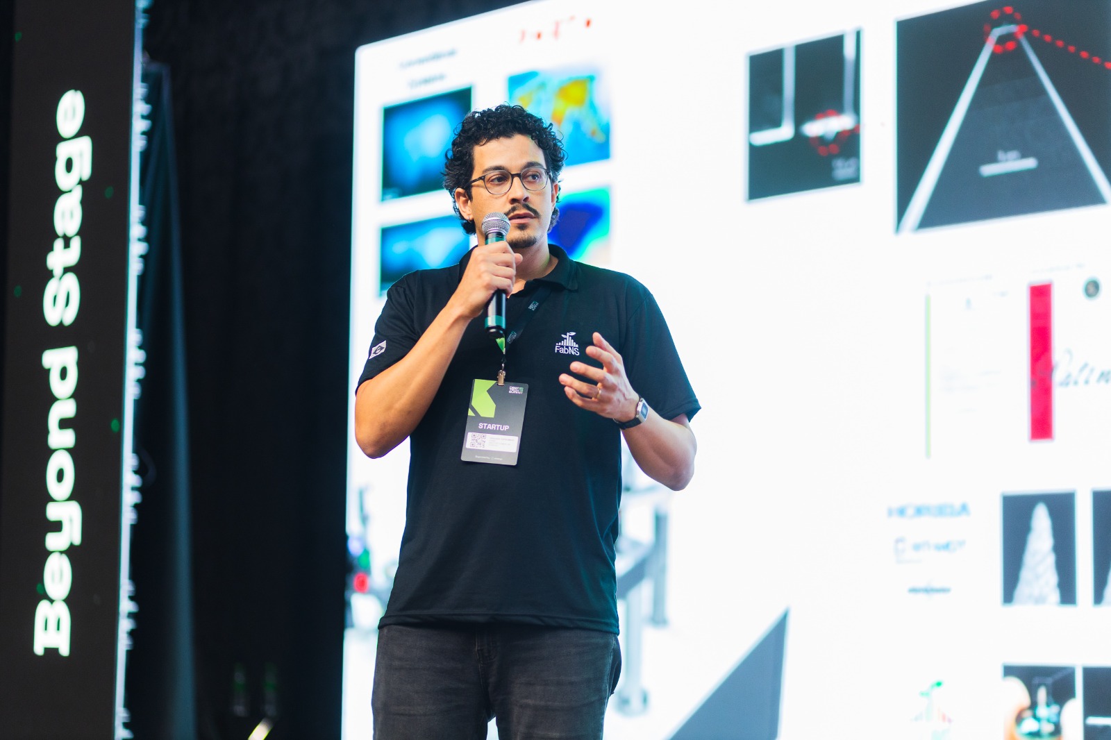 Taiguara Tupinambás fala ao palco em evento que rendeu prêmio Deep Tech do Ano à FabNS